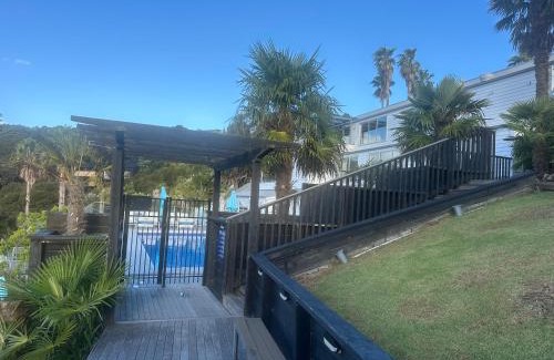 Palm Beach Apartment | Palm Breeze Premium Seaview 95m Villa-Waiheke Island Resort