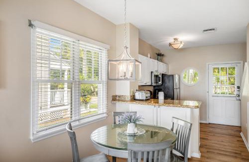 Marathon Villa | Palm Breeze