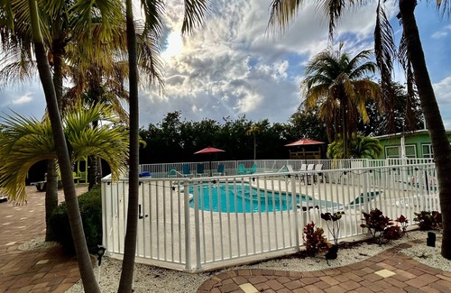 Summerland Key Cottage | PALM COTTAGE nSummer vacation Lobster and Fishing season!nsleeps 4