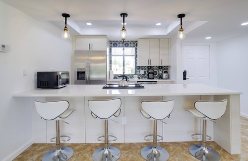 Palm Desert Condo | Palm Desert Condo w/Community Pool + Views!