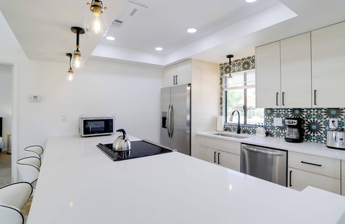 Palm Desert Condo | Palm Desert Condo w/Community Pool + Views!