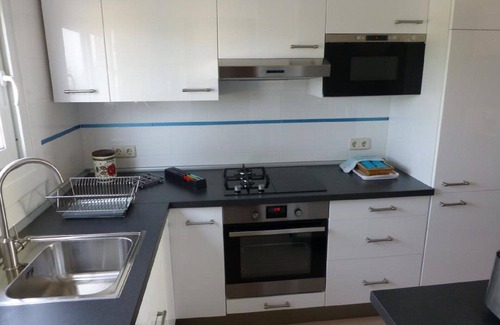Sant Andreu de Llavaneres Apartment | Palm Garden, beautiful Sea view, cozy Apt, direct train @ Barcelona's door