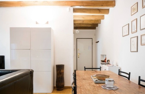 Lazzaretto Apartment | Palm Fronds apartment