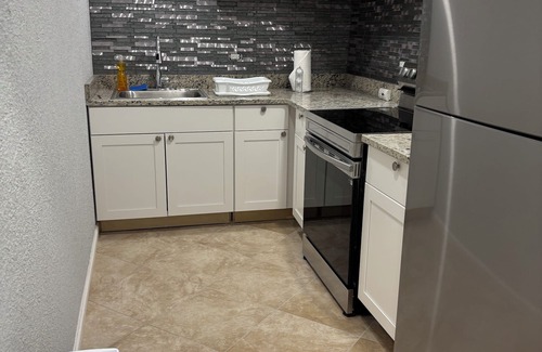 Estate Contant Apartment | Palm Grove Vacation Rentals