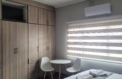 Zeerust House | Palm Guesthouse