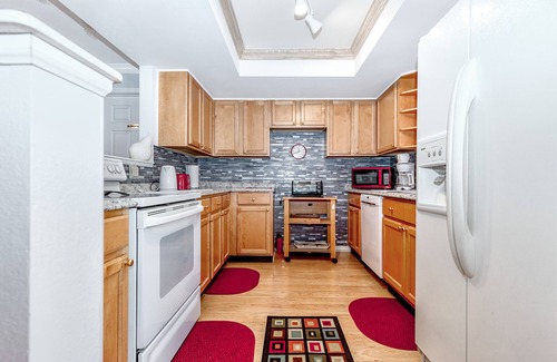 Palm Harbor House | Palm Harbor Pool Home! 4bd/2ba - POOL home - SLEEPS 10!