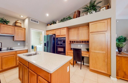 Oakwood House | Palm-lined home with pool access, grill, office & golf course views