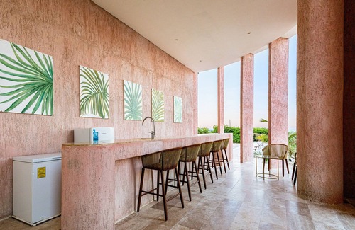 Miramar House | Palm-lined penthouse with plunge pool, amazing views, sauna, & balcony