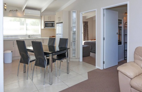 Whangamata Hotel | Palm Pacific Resort and Motel