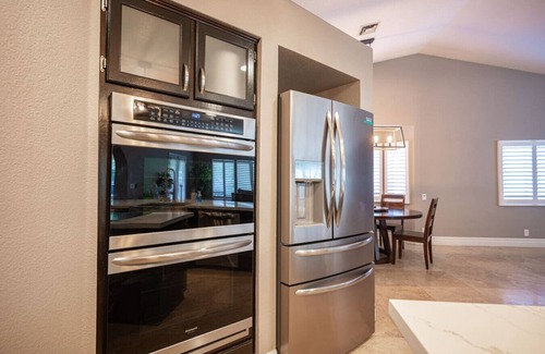 Las Vegas House | Palm Palace 10 min to STRIP - Gated 1/2 Acre Oasis