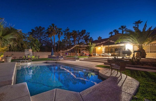 Las Vegas House | Palm Palace 10 min to STRIP - Gated 1/2 Acre Oasis