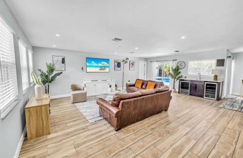 Tropic Palms House | Palm Paradise Retreat Heated Pool East Delray