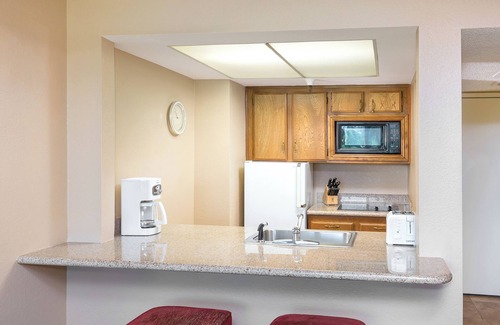 Palm Springs Resort | Palm Springs, CA 1BR Condo, Pet-Friendly Resort w/Pool, Golf, Near Attractions