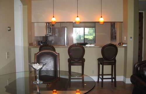 Palm Springs House | Palm Springs, Desert Princess Golf Club Condo 2 Master, New Cal Kings