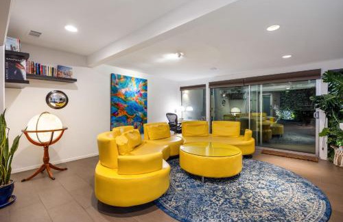 Tahquitz River Estates House | Palm Springs Eco Mid-century Urban Oasis Retreat