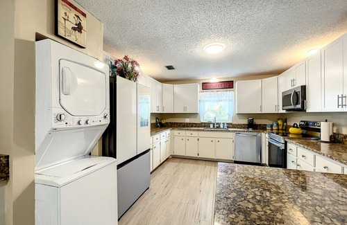 Palm Springs House | Palm Springs FL home sweet home next to Trump golf course, close to ocean
