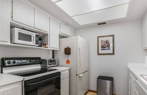 Baristo Condo | Palm Springs Hideaway: Private ground level condo with pool, hot tub, sauna & fitness center!