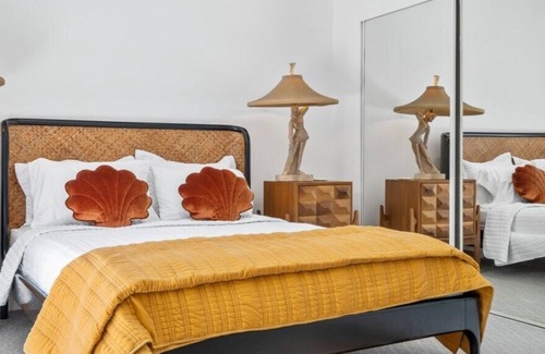 Old Las Palmas Condo | Palm Springs Mid Mod Style
