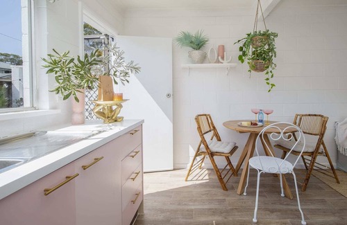 Bateau Bay Villa | Palm Springs Oasis, short walk to Shelly Beach