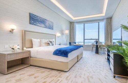 Palm Jumeirah Apartment | Palm Tower Stylish Studio02 with Sea View Infinity Pool