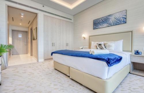 Palm Jumeirah Apartment | Palm Tower Stylish Studio02 with Sea View Infinity Pool