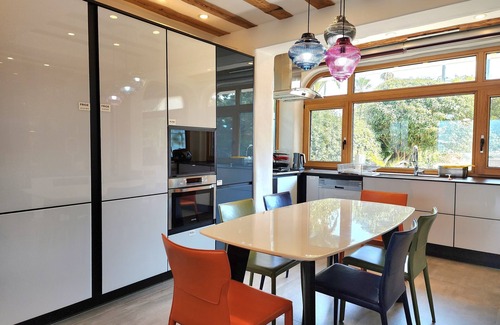 Seogwipo City Villa | Palm Tree Villa