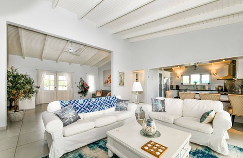 Noord Villa | Palm trees, Private pool, Minutes from fabulous beaches.
