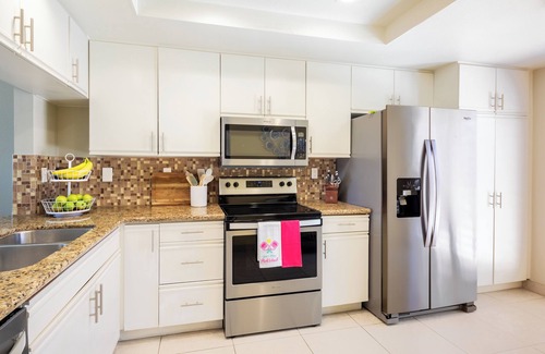 Palm Desert Condo | Palm Valley Country Club Get Away! TWO Guest Rooms on Tee Box #2! TWO ON #2!