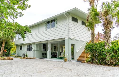 Melbourne Village Apartment | Palm View: Secluded Oasis in Melbourne Village