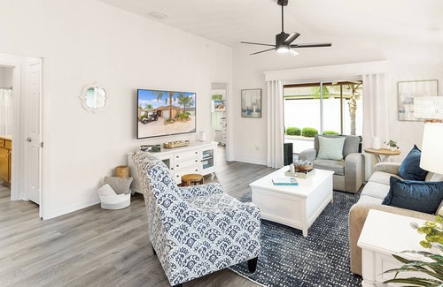 Fruitland Park Villa | Palm Villa Retreat with Golf Cart in the heart of the Villages!!