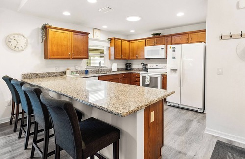 Fruitland Park Villa | Palm Villa Retreat with Golf Cart in the heart of the Villages!!
