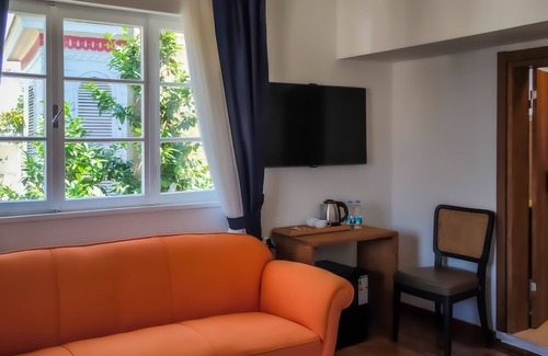 Adalar Bed & Breakfast | Palm Villa