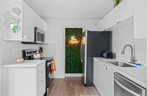 Central Business District House | Palm Vista House – Your South Florida Work Hard Play Hard Retreat!