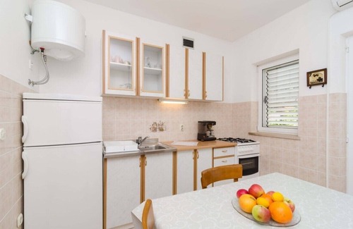 Mljet Apartment | Palma 1BR apartment with balcony and sea view
