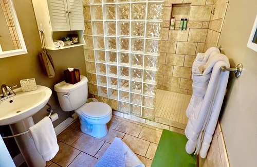 Virginia Park Apartment | Palma Ceia Poolside Cabana