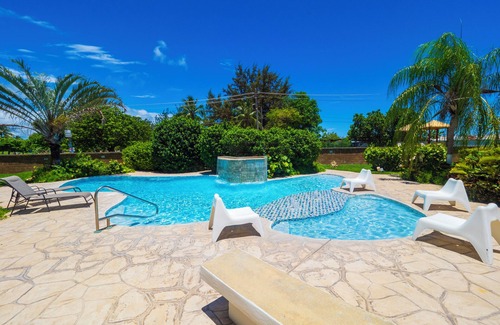 Cabezas Apartment | PALMA VISTA BEACHFRONT 3-bedroom Apartment with AC and WiFi in lovely Fajardo