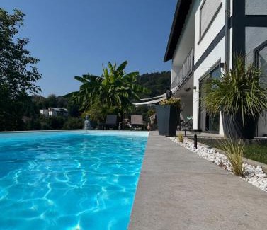 Saarburg Apartment | Palmen Oase Saarburg, Exklusives Retreat mit Pool, Palmen und traumhafter Aussicht