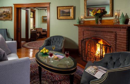 Falmouth Bed & Breakfast | Palmer House Inn