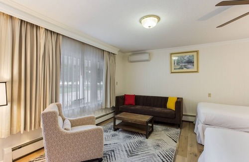 Manchester Center Resort | Palmer House Resort - Deluxe Two Double Beds 1