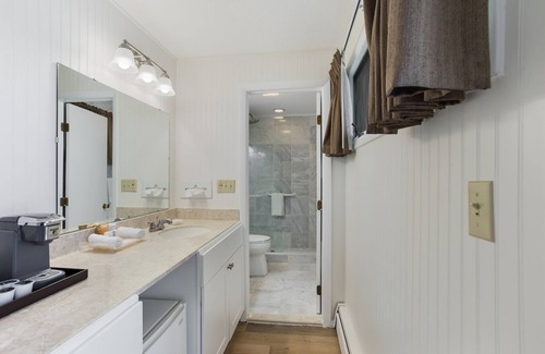 Manchester Center Resort | Palmer House Resort - Deluxe Two Double Beds 3
