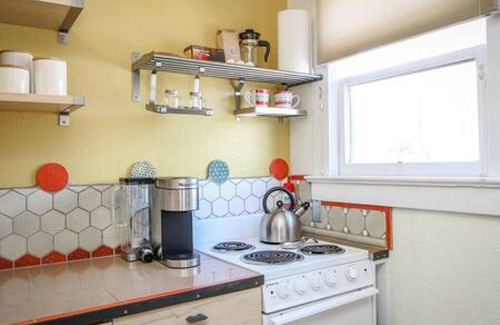 Baker City Apartment | Palmer House, Studio 4, Cozy Downtown Studio for 2, Local Golfing 50% Off!
