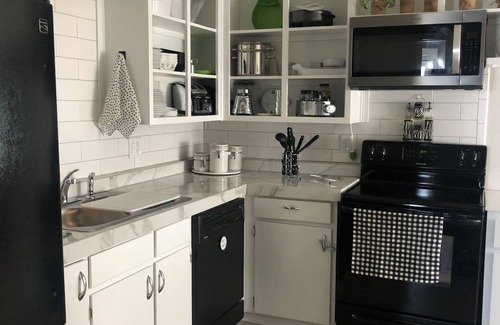 East Colorado Springs House | Palmer Park Oasis in Central Part of Colorado Spring. Private Hot Tub!