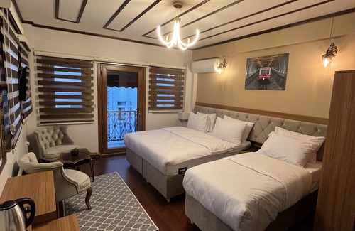Kumkapi Bed & Breakfast | Palmera Art House