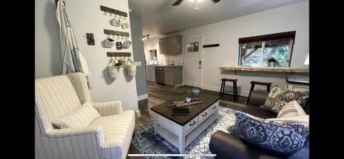 Buffalo Soapstone House | Palmers Cozy Cottage mountainside getaway
