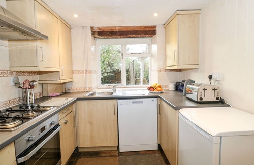 Hatch Beauchamp Cottage | PALMERS GREEN COTTAGE, pet friendly, with open fire in Wrantage