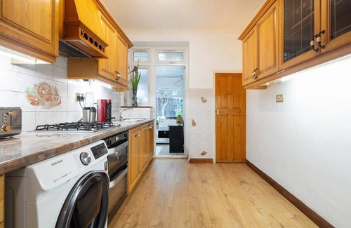 Palmers Green House | Palmers Green, London - Lovely 5 Bedroom House