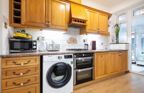 Palmers Green House | Palmers Green, London - Lovely 5 Bedroom House