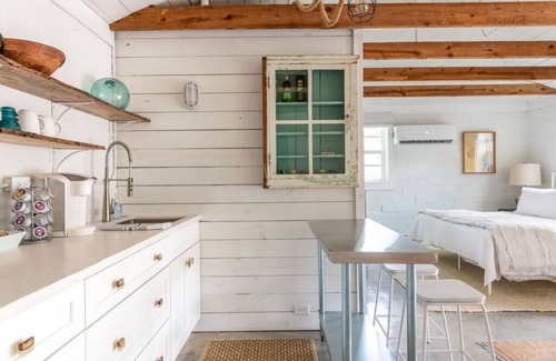 Fairhope House | Palmetto Carriage House - open and airy studio apartment close to everything!