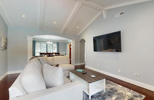 Goose Creek House | Palmetto Charm Oasis