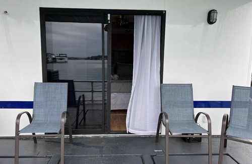 Seneca Boat Rental | Palmetto Paradise Houseboat